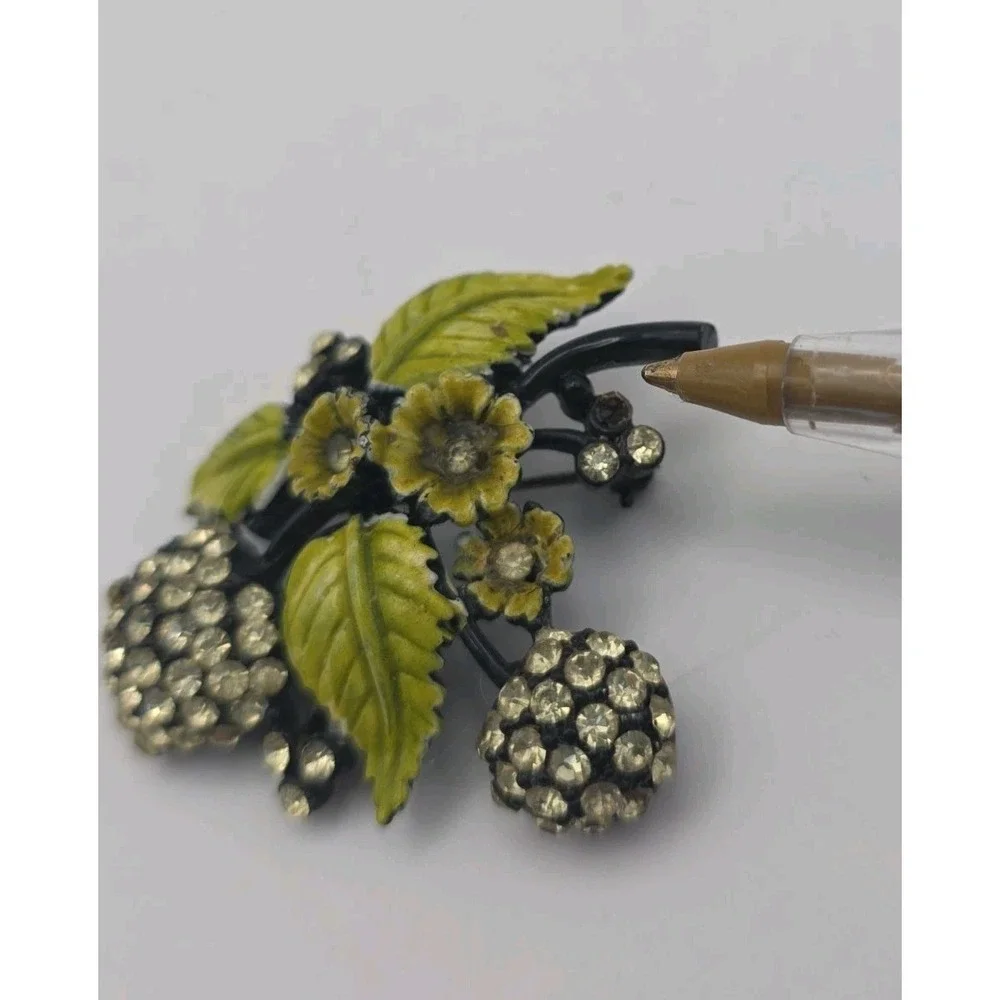 Vintage Hollycraft Hydrangea Berry Brooch Japanned Yellow Rhinestone Leaf Retro